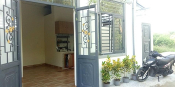 - Nhà hộ khẩu Thành Phố, đường bê tông 3m giá rẻ vợ chồng trẻ nên mua