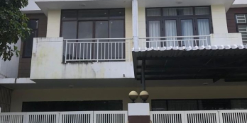  BÁN NHÀ THÔ , Khu đô thị Vsip . Hướng Đông view công viên