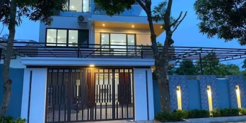 Căn Nhà Bể Bơi View đẹp , Đi lại cực tiện , phun nội thất