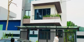 BÁN CĂN BIỆT THỰ  Có ban công các tầng, tiểu cảnh sân vườn bể cá