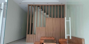 Nhà đẹp 2,5 tầng, Chỉ cách trục chính xanh đỏ đường hoàng ngân chưa đến 30 m