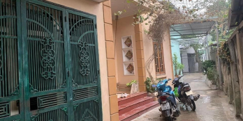 Nhà 2 tầng vị trí rất đẹp. ️ Hướng Đông Nam