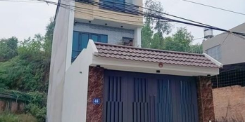 NHÀ MỚI CẠNH HỒ XƯƠNG RỒNG hướng đông ghé đông nam