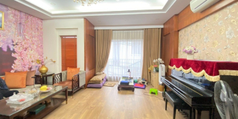 Chính chủ bán nhà Cầu Giấy, Dt 51m2 x 5T, mt 4,5m, lô góc, ô tô vào nhà