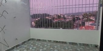 Cc gửi bán căn nhà 3 tầng trên dốc ngân hàng, Hồng Hài. Hướng : Tây nam