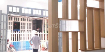 Do dịch bệnh làm ăn thua lỗ nên cần bán nhà đã sơn mới tại xã qui đức giá rẻ