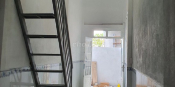 bán căn nhà có gác lửng, xây gọn gàng, công chứng vi bằng xã qui đức giá rẻ