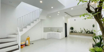 NHÀ PHƯỜNG 6, CÁCH LÊ THỊ HỒNG GẤM 50M song song với hẻm Lê Lâm