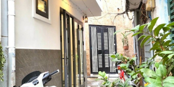 Nhà nhỏ Xinh 2 mặt hẻm Hồ Văn Huê, P9, PN. DT: 4,3m x 4m, 1 lầu. Giá : 2,6 Tỷ TL