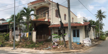 Cần bán cặp nền góc đừơng Trần Hưng Đạo dt 12x25m!