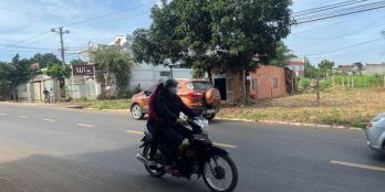 BÁN LÔ ĐẤT Cách Chợ Thôn 6 500m. Ngay Cây Xăng Petro 50