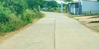 BÁN LÔ ĐẤT MẶT TIỀN KINH DOANH NGAY CỔNG CHÀO THÔN 8 CƯÊBUR.