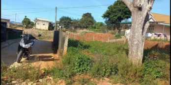 Bán lô đất Trên đất có căn nhà cấp 4 . Đất chia 2 sổ riêng rõ ràng