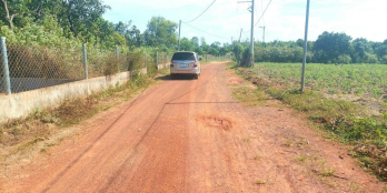 Cần bán lô đất mặt tiền lộ giới 16m, có sẵn 100m2 thổ cư và hàng rào.