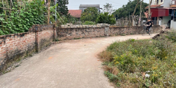 Tiện ích: Bán kính vài trăm met đầy đủ chợ, siêu thị, uỷ ban, trường học.Giá mềm