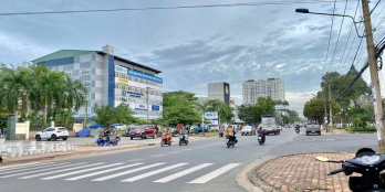 1 cặp mặt tiền Lê Duẩn, đối diện pcc số 4