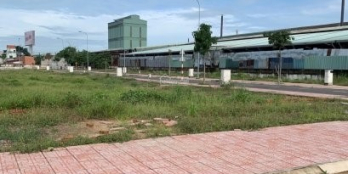 Lô đất có diện tích 1 ha trong đó có 620 m2 đất ở, có nhiều đường ra vào khu đất