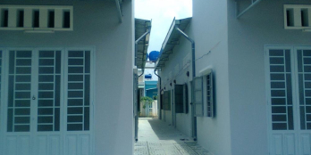 Dãy nhà trọ xây dựng trên diện tích đất là 120m2, là đất thổ cư toàn bộ