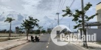 Cần tiền bán gấp lô đất Nam Hòa Xuân đối diện công viên diện tích 127m2 nở hậu