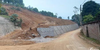 Diện tích mảnh đất 510m2 gồm 2 sổ đỏ gộp lại. Mặt tiền 16.47m.