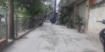 Bán mảnh đất mặt hồ Quan Nhân. DT 100m2, mặt tiền 5m, ngõ 4m, giá 11,7 tỷ