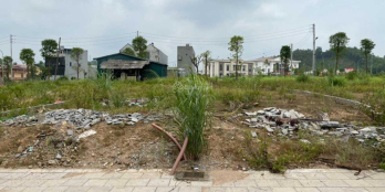 Lô đất có View nhìn ra bể bơi không gian thoáng đẹp nơi tiềm năng phát triển