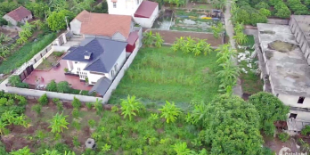 View nhìn ra bể bơi không gian thoáng đẹp.Diện tích: 205m2 (10m x 20,5m)