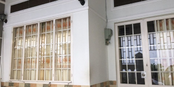 Bé chủ xinh đẹp gửi căn nhà xinh đẹp như chủ.