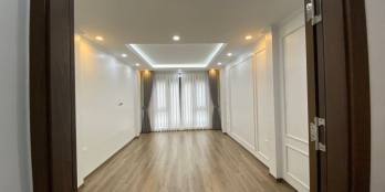 Bán nhà 5 tầng mặt đường Đê La Thành, kinh doanh đỉnh, chỉ nhình 7 tỷ.