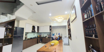 Bán Biệt Thự Sân Vườn DT:325m2.Đ.Lê Văn Khương,Q.12 Giá hơn 40 tr/m2TL