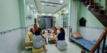 Bán nhà 2 tầng mới xây, 1 hẻm 50m2 Tôn Thất Thuyết gần cầu Kênh tẻ, sầm uất