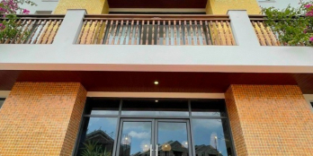 NHÀ LIỀN KỀ 1 TRỆT 3 LẦU DT 70m2 .VỪA Ở VỪA KINH DOANH. NGAY PHỐ CỔ, VIEW SÔNG