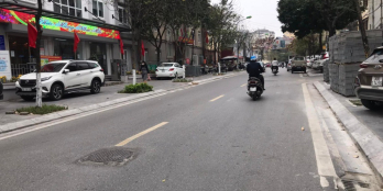 Bán Nhà Phân Lô Trung Tâm Ba Đình - Ô Tô Đỗ Cửa - Gần Phố - Mặt Tiền Rộng-70m2.