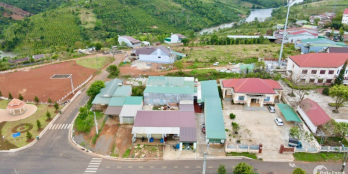 Bán nhà đối diện quảng trường với nguồn thu 20triu/ 1 tháng