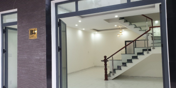 NGỘP BANK BÁN GẤP nhà 1 lầu 70m2, sổ riêng, cách chợ Hưng Long 1km