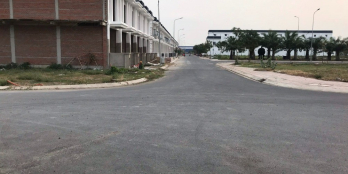 cần bán lô đất 2 mặt tiền ,mặt tiền đường 20m