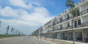 Nhà đường 25m nhựa sẵn, 1 trệt 2 lầu 4 phòng trọ, 150m2