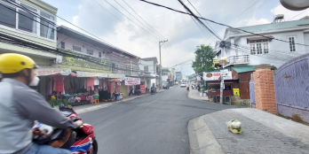 CẦN BÁN NHÀ MẶT TIỀN NGUYRNX TRUNG TRỰC  ,  PHƯỜNG 4, ĐÀ LẠT