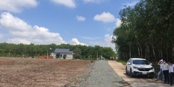 Đất sổ hồng, mặt tiền đường nhựa lớn, ngay UBND Nha Bích Hớn Quản