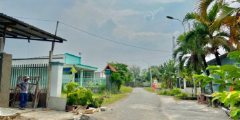 Hàng ngộp. Chủ gửi lô đất gần thị trấn Hâụ Nghĩa. Diện tích:80m2. Sổ riêng