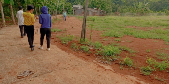 Đất sát quốc lộ 13 luôn ạ anh chị của em ạ