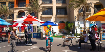 VUI BẤT TẬN VỚI NHỮNG GIAN HÀNG ĐA SẮC TẠI PHỐ HỘI FESTIVAL STREET