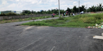 Chính chủ cần bán lô đất 100m2 ngay chợ Bến Lức, SHR full thổ cư giá 900TR