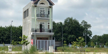 Kẹt tiền bán gấp lô đất ngay KCN VSIP , Bình Dương. SHR. DT 120m2. Giá 900 trệu