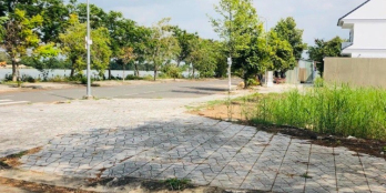 bán lô trục chính DA Đại Học mở quận 9.dt: 152m2 (8X19),đối diện công viên