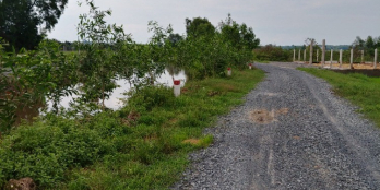 Chủ gửi bán lô đất mặt tiền bờ kênh 12m. Diện tích 18.700 m2 giá 1,35tr/m2