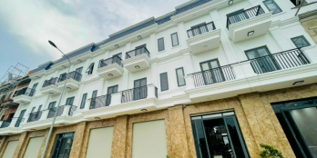 Nhà 1 trệt 2 lầu ở Tp.Thuận An gần Chợ Búng, Hưng Định giá chỉ 4ty4