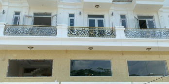 Bán nhà mới gần ngã tư Lê Đức Thọ và Phạm Văn Chiêu. Có sân đậu xe hơi