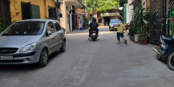 Bán nhà Trâu Quỳ, 3 tầng ở được luôn, 65m2 giá 4,4 tỷ đường 5m.LH : 0929453196