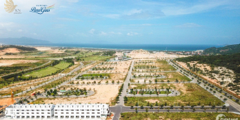 BÁN NHÀ  MẶT BIỂN  BIỂN BÃI DÀI  - THANH TOÁN NHẸ NHÀNG NHƯ CĂN HỘ VỐN 30%